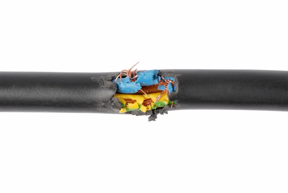 1. Beschädigtes Kabel
Überprüfen Sie das Kabel auf sichtbare Schäden wie Risse oder Brüche.
