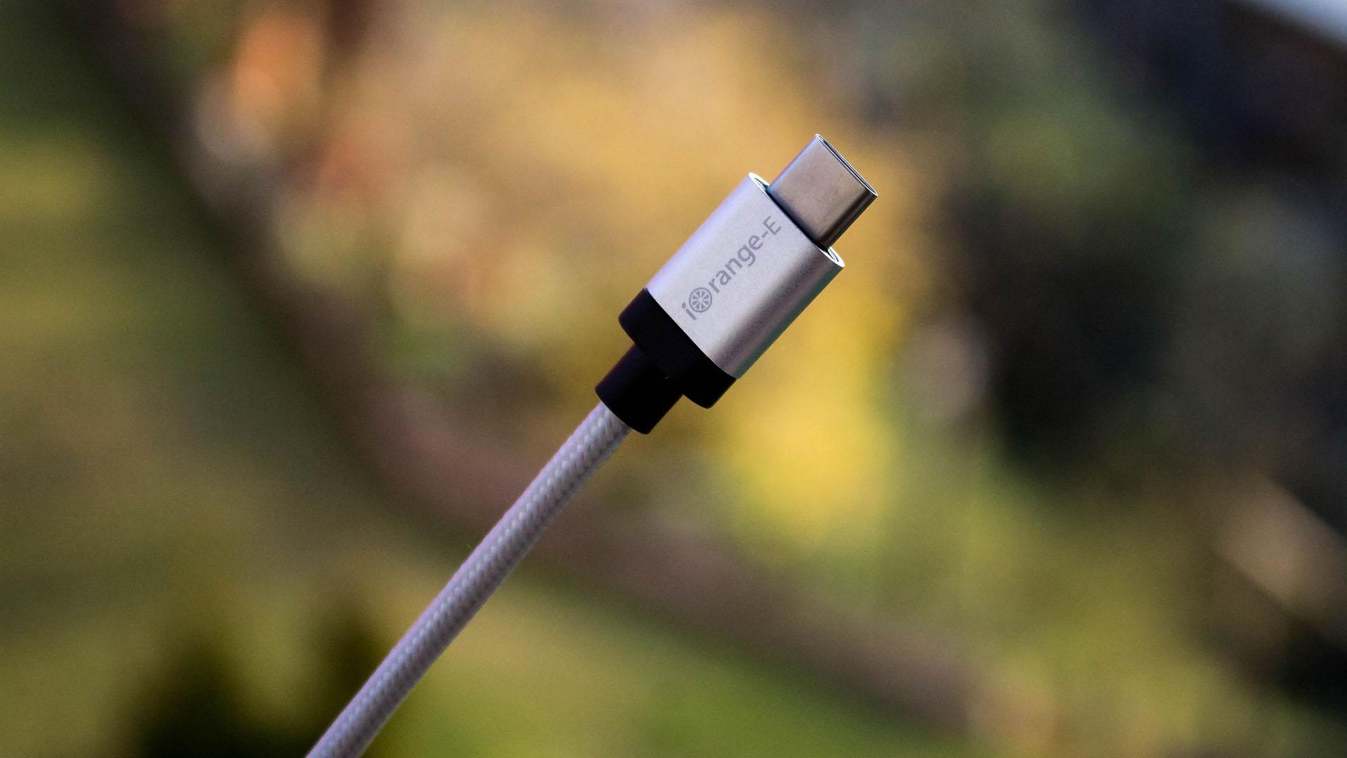 Falsche Kontakte oder Verbindungen: Überprüfen Sie, ob der USB-Stecker richtig angeschlossen ist.
Beschädigte USB-Kabel: Überprüfen Sie das Kabel auf Risse oder abgenutzte Stellen.