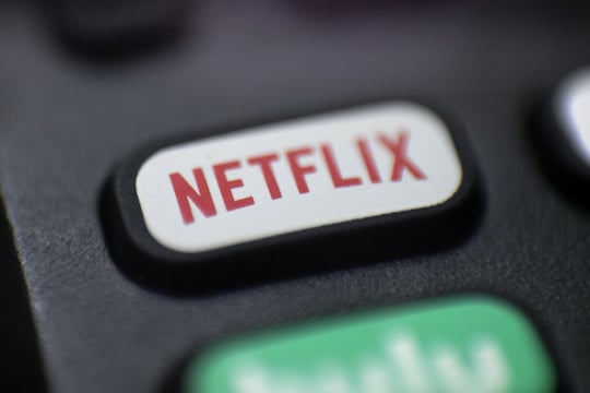 Internetverbindung überprüfen: Stellen Sie sicher, dass Ihre Internetverbindung stabil und ausreichend schnell ist.
Netflix-App aktualisieren: Überprüfen Sie, ob Ihre Netflix-App auf dem neuesten Stand ist.