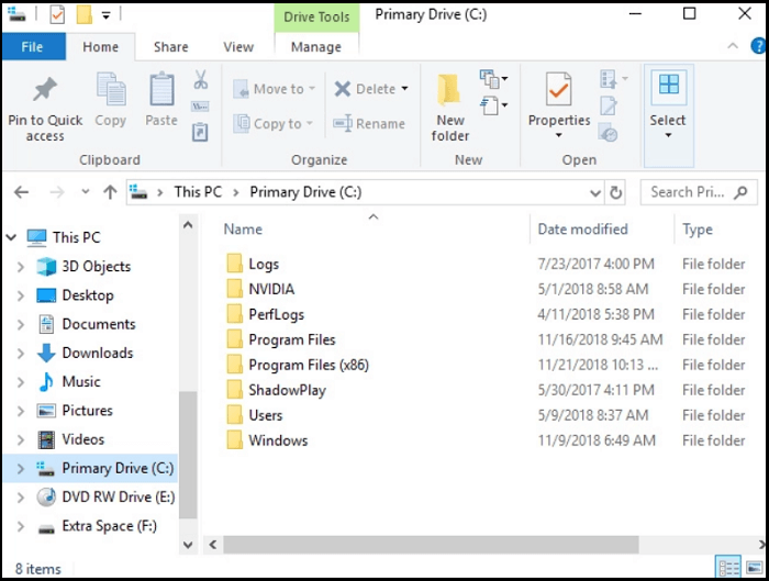 Öffnen Sie den Datei-Explorer, indem Sie die Windows-Taste + E drücken.
Navigieren Sie zum Laufwerk, auf dem das Betriebssystem installiert ist (normalerweise C:).